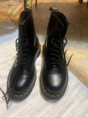 Black Dr Martens boots Size 8